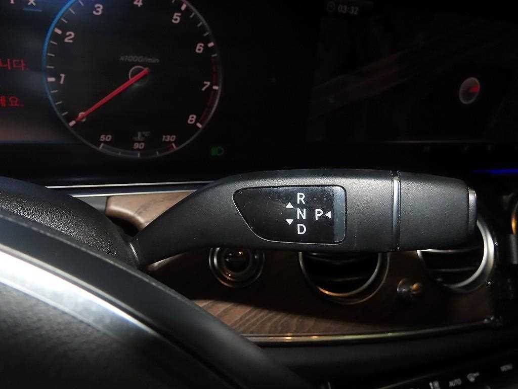 벤츠 E 클래스 E-클래스 W213 E300 4MATIC 익스클루시브 이미지 12