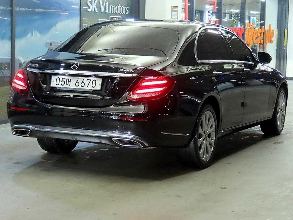 벤츠 E 클래스 E-클래스 W213 E300 4MATIC 익스클루시브 이미지 4