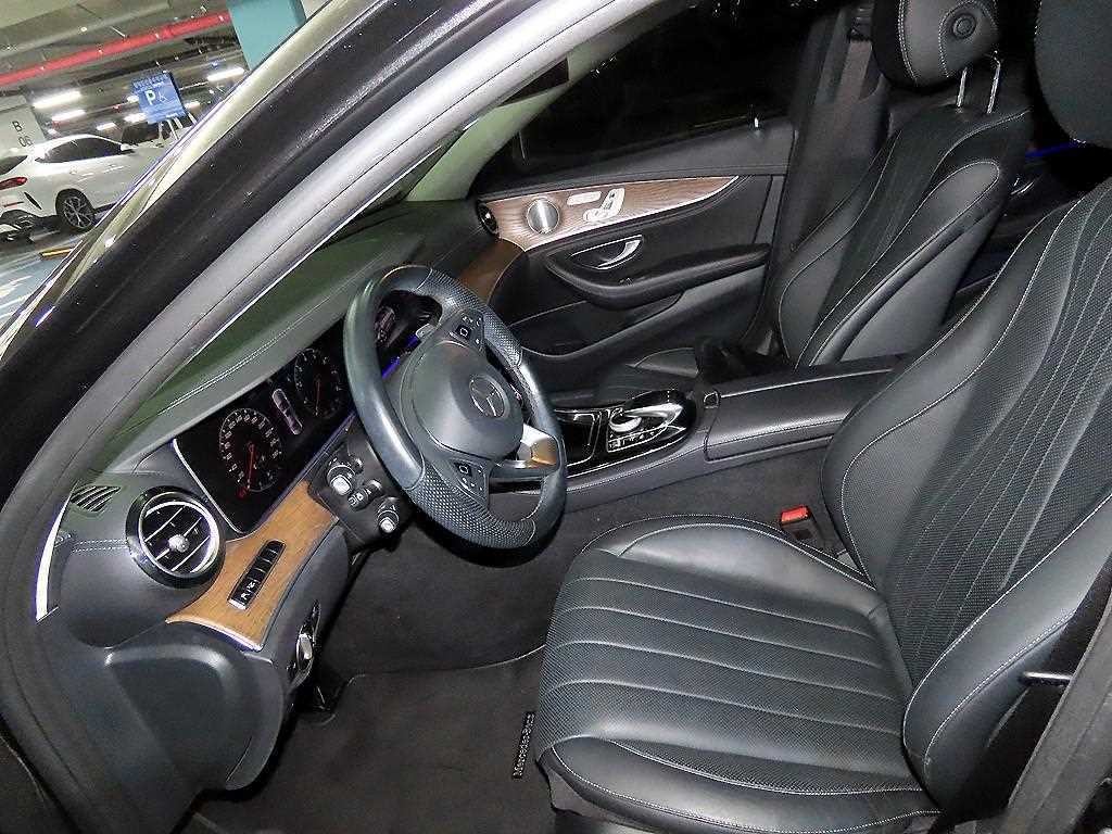 벤츠 E 클래스 E-클래스 W213 E300 4MATIC 익스클루시브 이미지 6