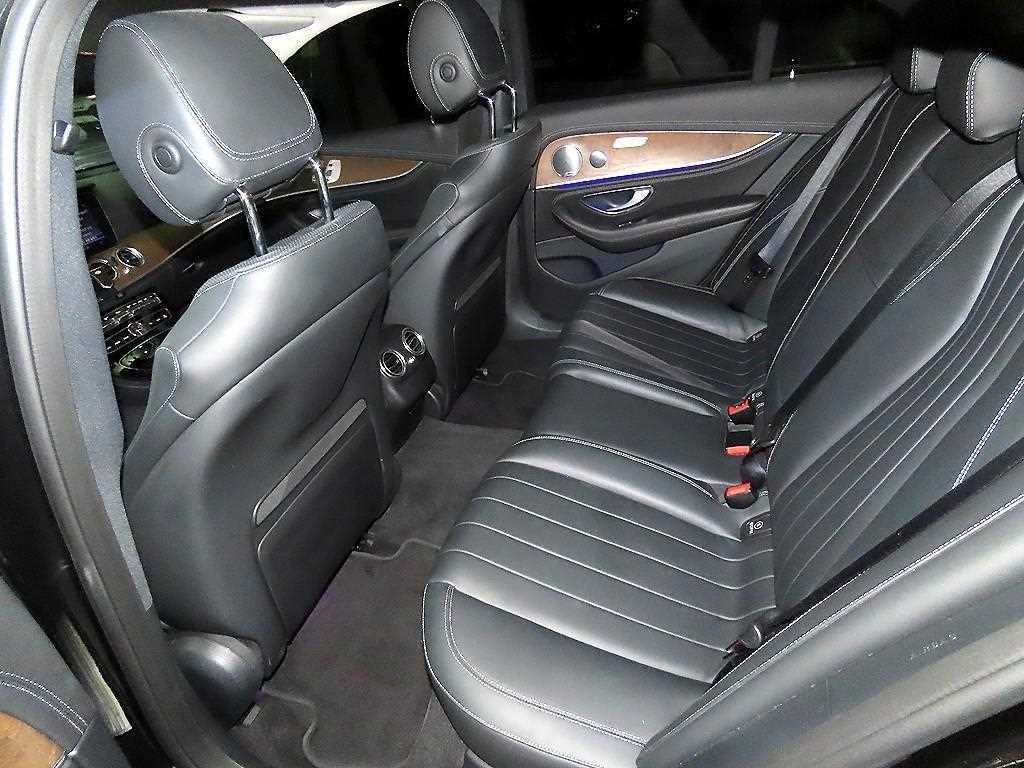 벤츠 E 클래스 E-클래스 W213 E300 4MATIC 익스클루시브 이미지 7