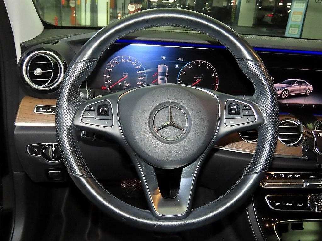 벤츠 E 클래스 E-클래스 W213 E300 4MATIC 익스클루시브 이미지 8