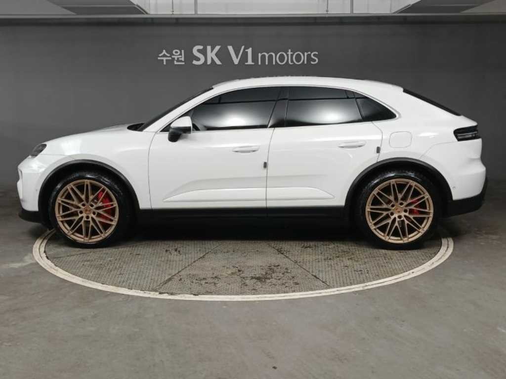 포르쉐 마칸 마칸 EV 4S 이미지 4