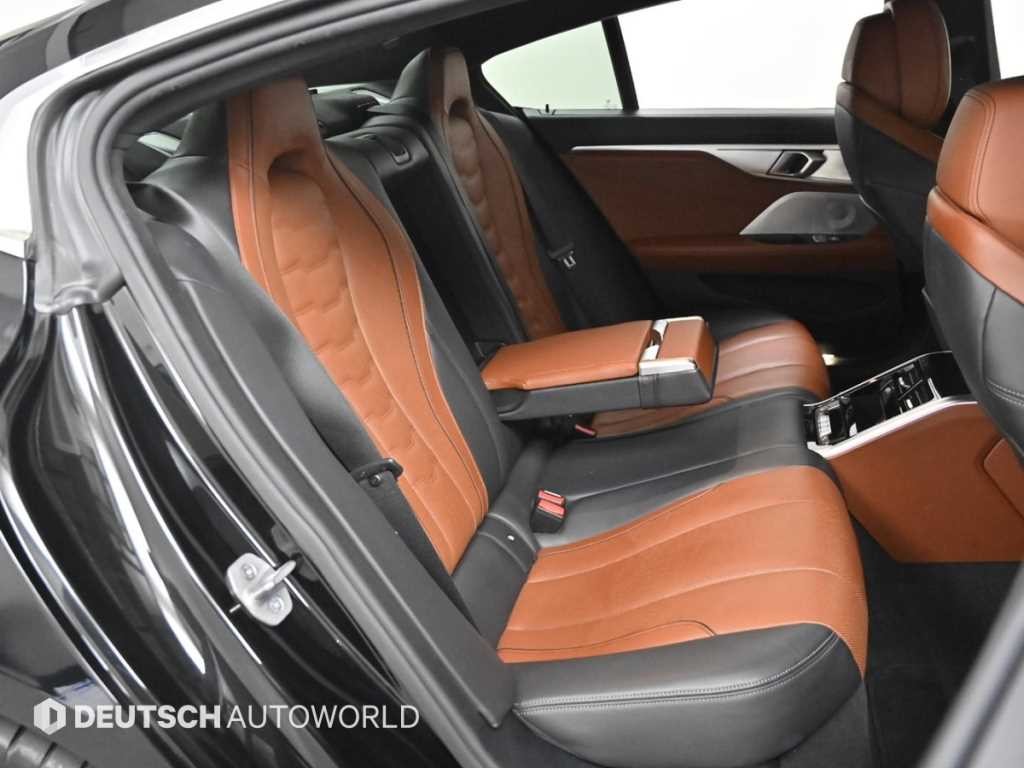 BMW 8시리즈 8시리즈 (G15) M850i xDrive 그란 쿠페 이미지 12
