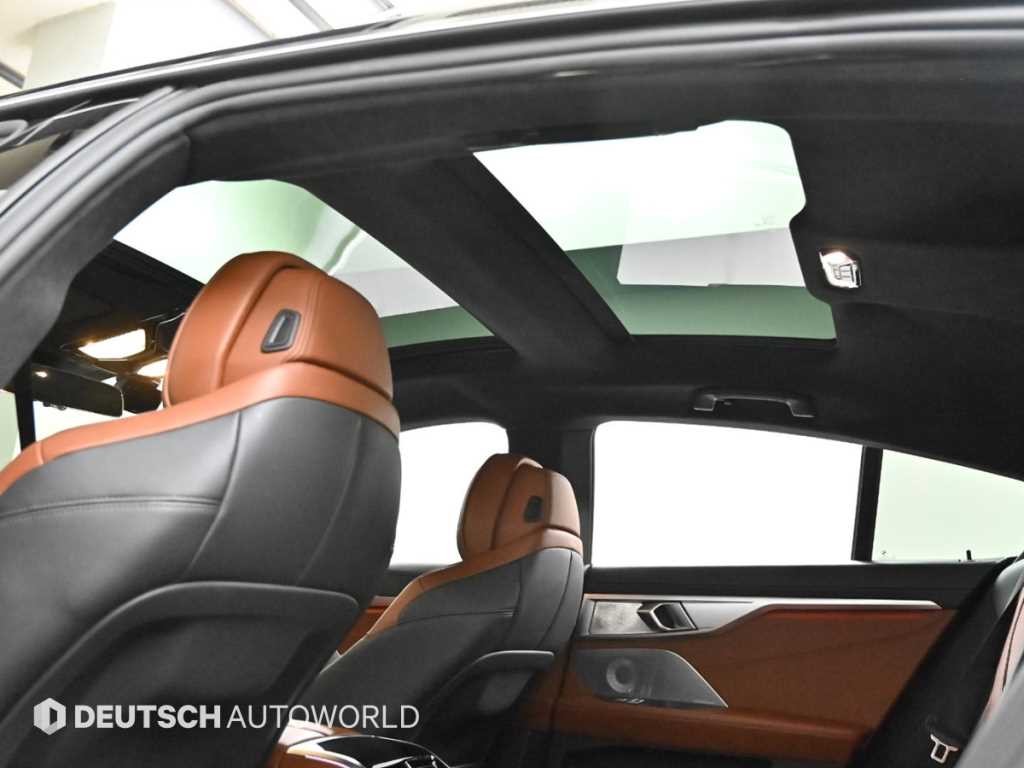 BMW 8시리즈 8시리즈 (G15) M850i xDrive 그란 쿠페 이미지 19