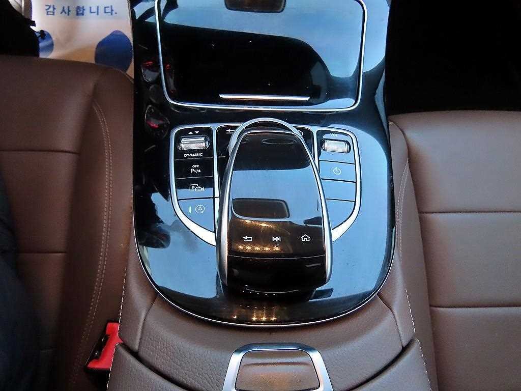 벤츠 E 클래스 E-클래스 W213 E300 4MATIC 익스클루시브 이미지 12
