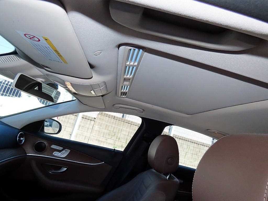 벤츠 E 클래스 E-클래스 W213 E300 4MATIC 익스클루시브 이미지 16