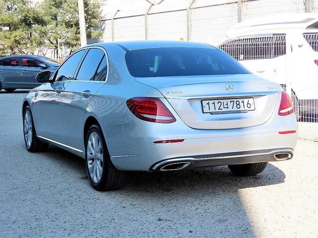 벤츠 E 클래스 E-클래스 W213 E300 4MATIC 익스클루시브 이미지 3