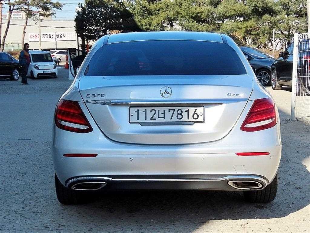 벤츠 E 클래스 E-클래스 W213 E300 4MATIC 익스클루시브 이미지 4