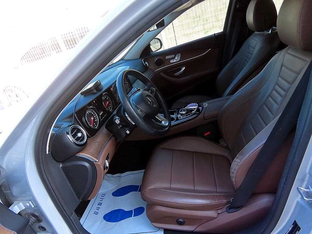 벤츠 E 클래스 E-클래스 W213 E300 4MATIC 익스클루시브 이미지 5