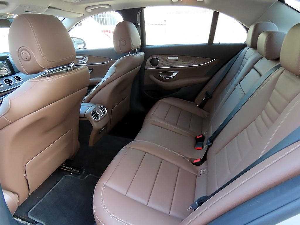 벤츠 E 클래스 E-클래스 W213 E300 4MATIC 익스클루시브 이미지 6