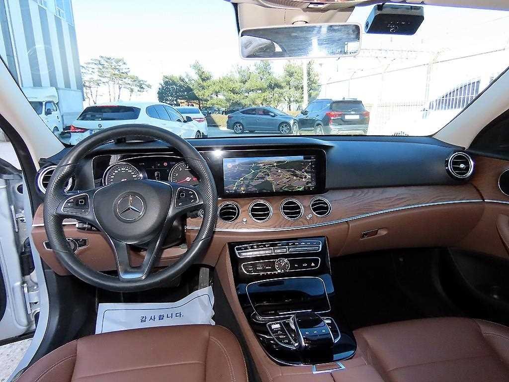 벤츠 E 클래스 E-클래스 W213 E300 4MATIC 익스클루시브 이미지 7