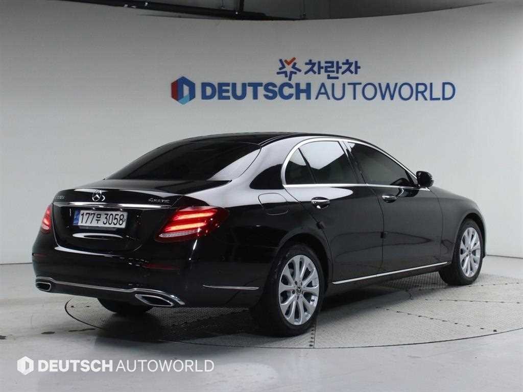 벤츠 E 클래스 E-클래스 W213 E220d 4MATIC 익스클루시브 이미지 2