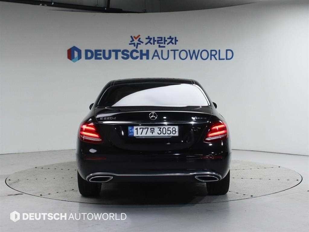 벤츠 E 클래스 E-클래스 W213 E220d 4MATIC 익스클루시브 이미지 4