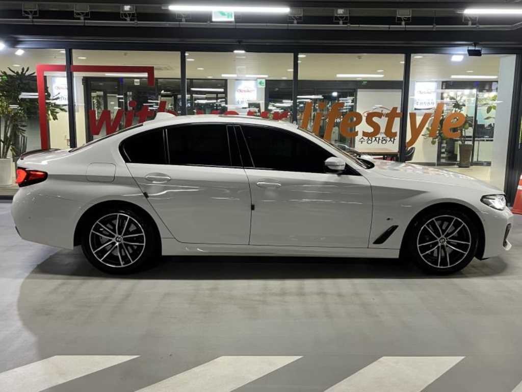 BMW 5시리즈 5시리즈 (G30) 520i M 스포츠 이미지 3