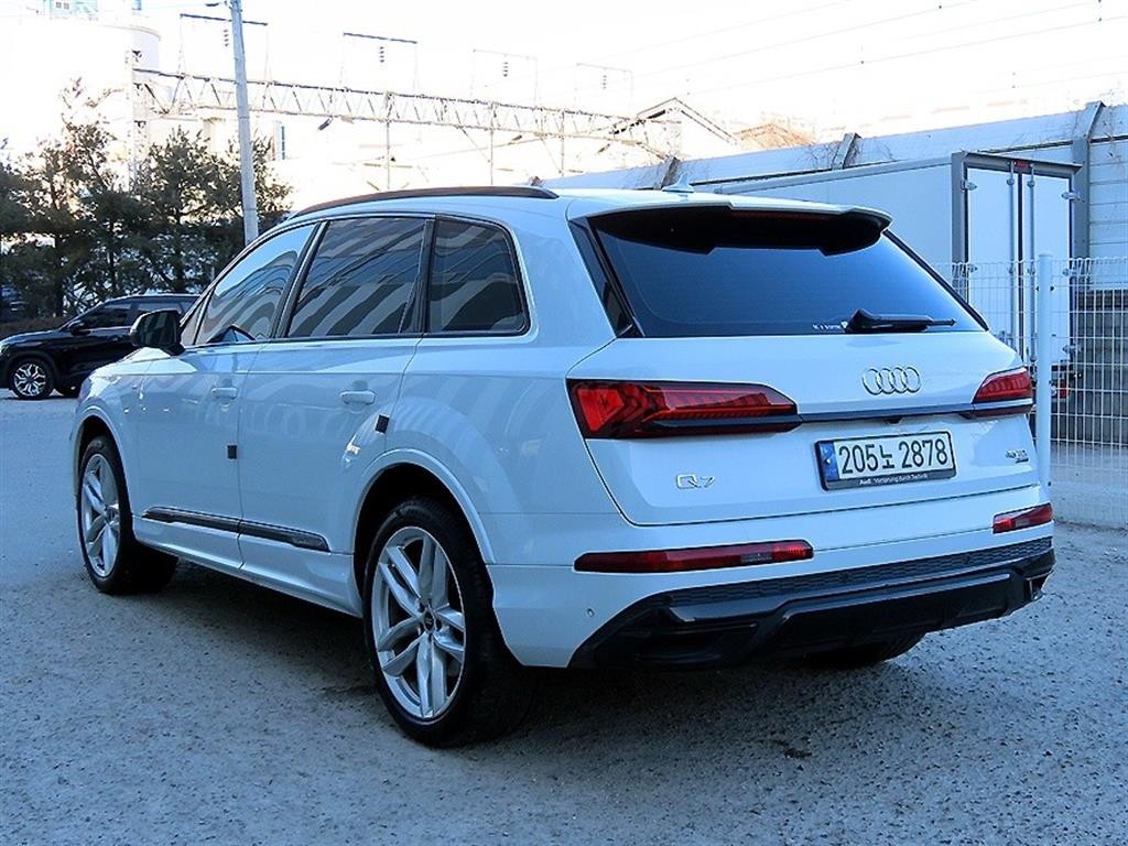 아우디 Q7 Q7 (4M) 45 TDI 콰트로 프리미엄 이미지 3