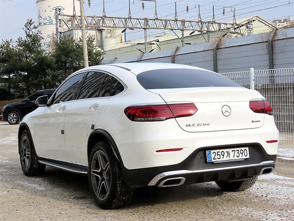 벤츠 GLC 클래스 GLC클래스 X253 GLC 220 d 4MATIC 쿠페 이미지 3