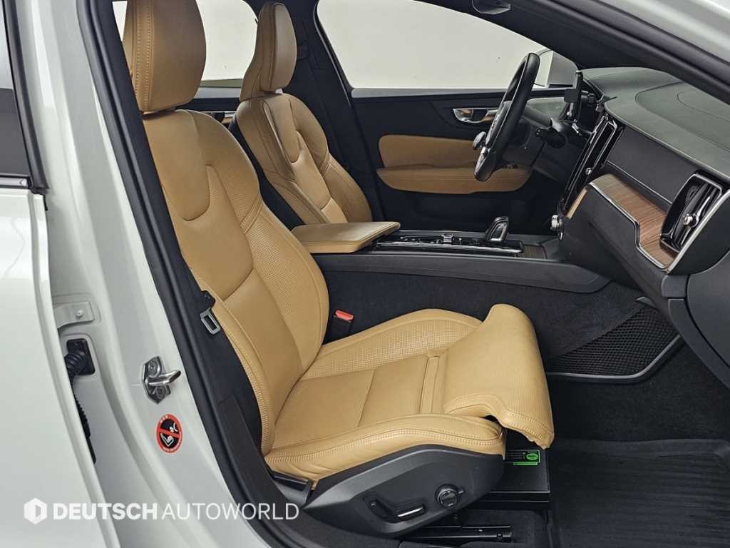 볼보 V60 V60 크로스 컨트리 2세대 2.0 B5 프로 AWD 이미지 10