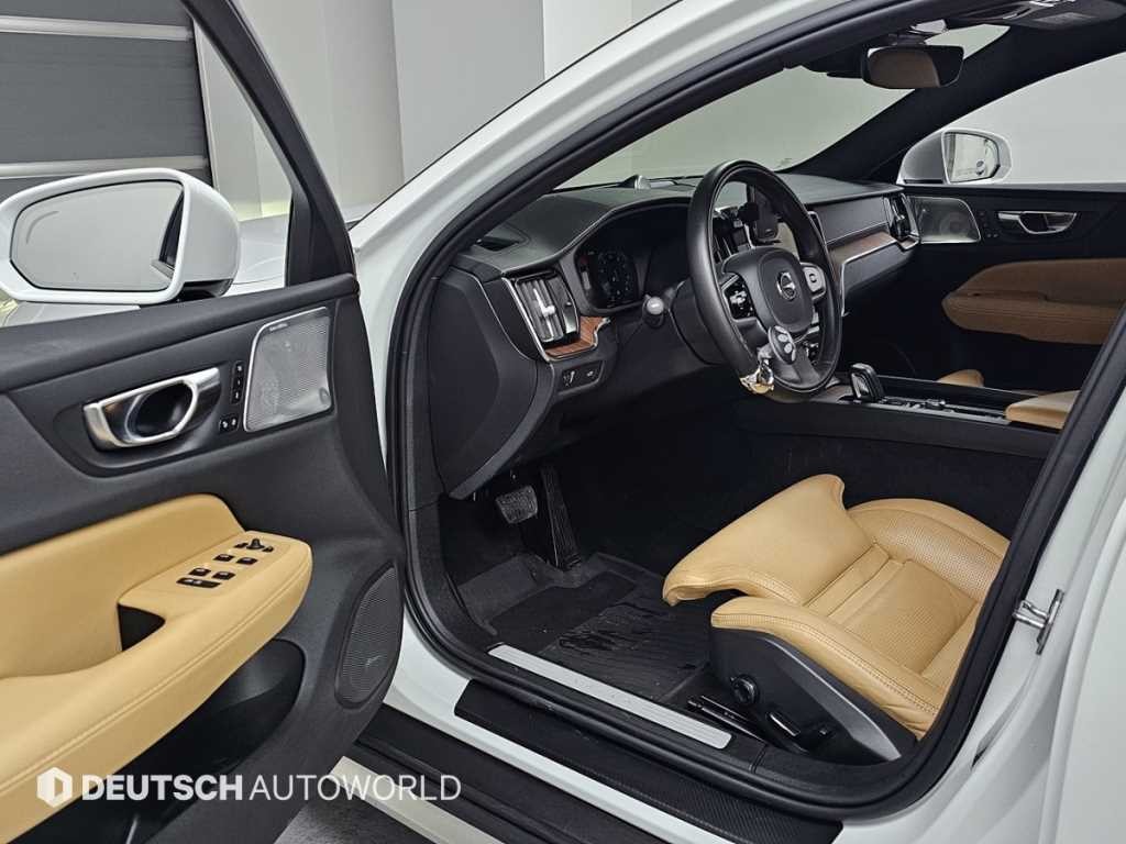 볼보 V60 V60 크로스 컨트리 2세대 2.0 B5 프로 AWD 이미지 11