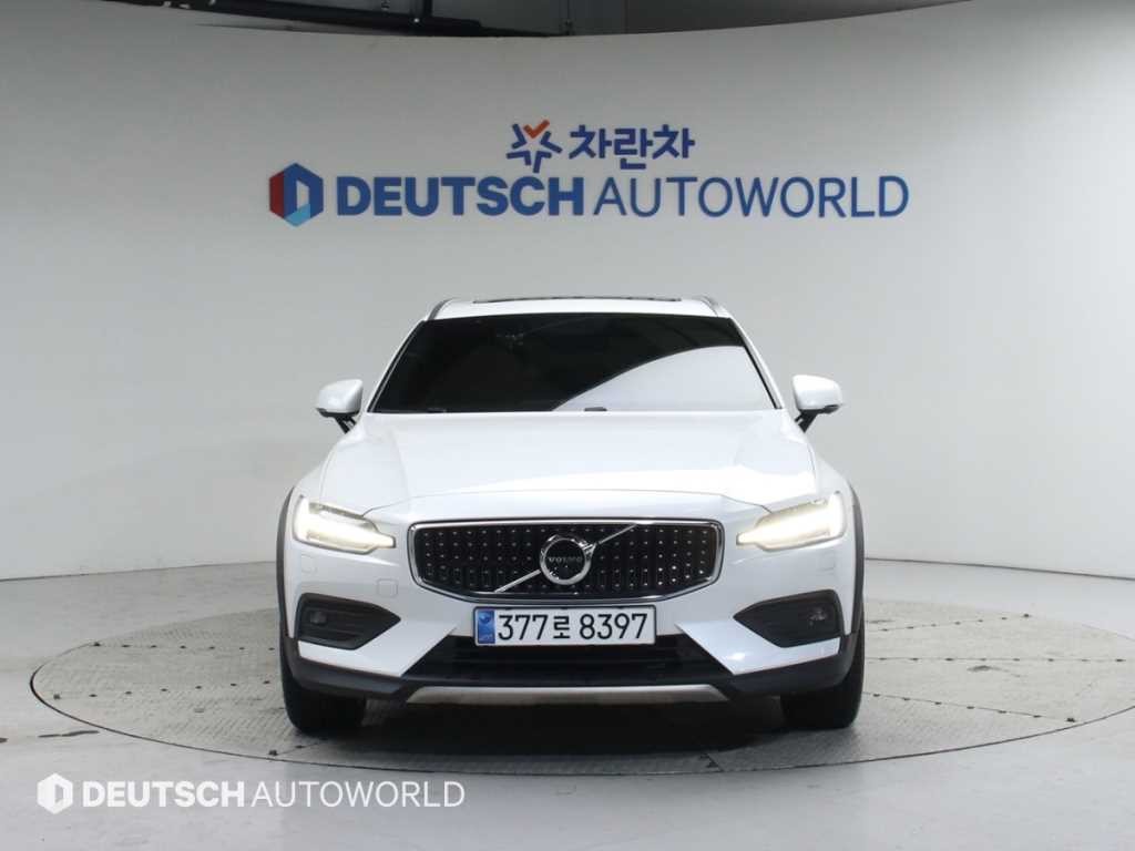 볼보 V60 V60 크로스 컨트리 2세대 2.0 B5 프로 AWD 이미지 3
