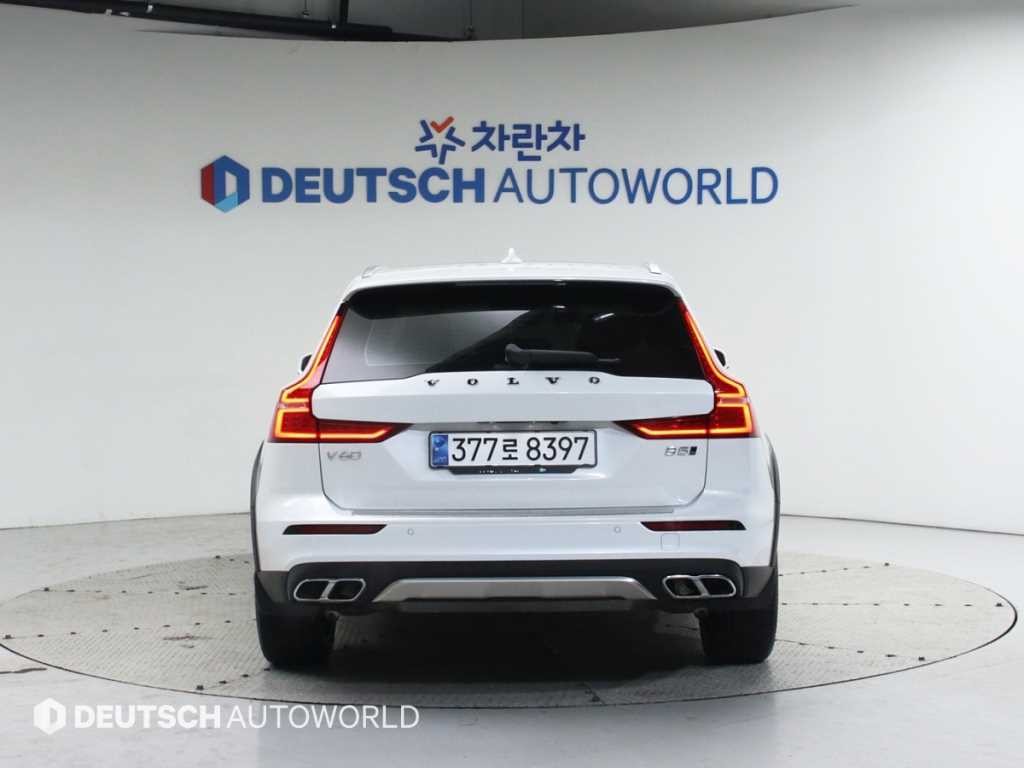 볼보 V60 V60 크로스 컨트리 2세대 2.0 B5 프로 AWD 이미지 4