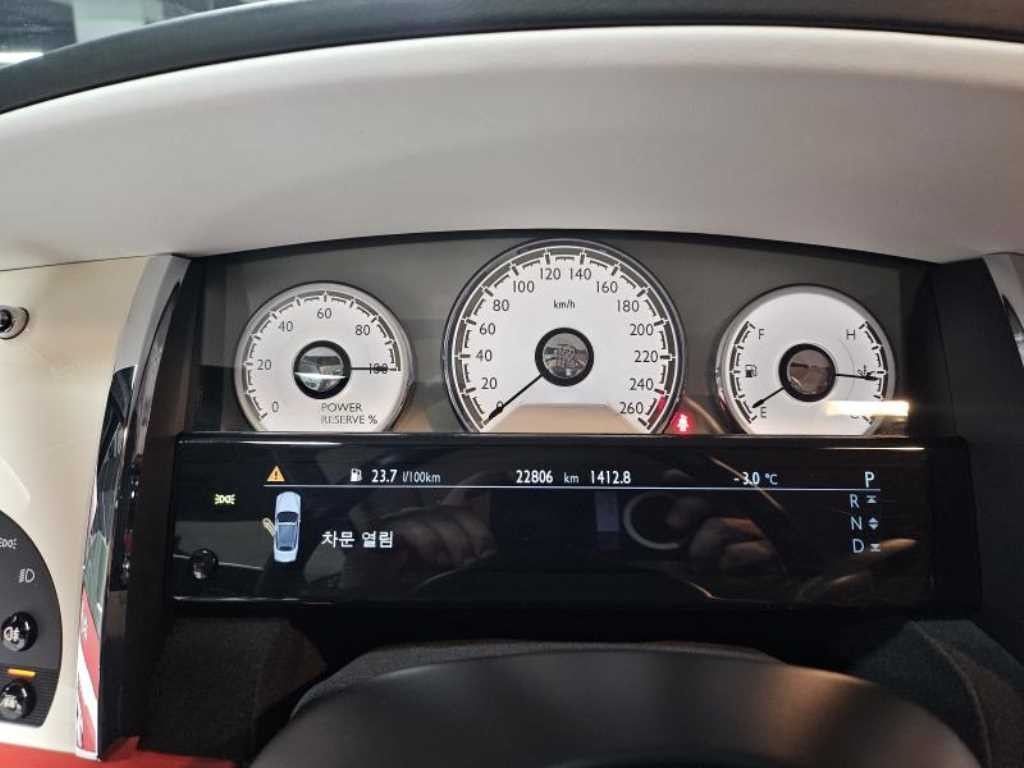 롤스로이스 던 6.6 V12 이미지 10