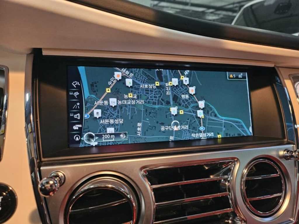 롤스로이스 던 6.6 V12 이미지 11