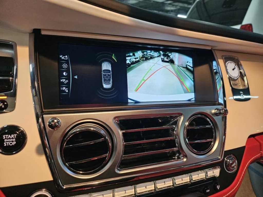 롤스로이스 던 6.6 V12 이미지 12