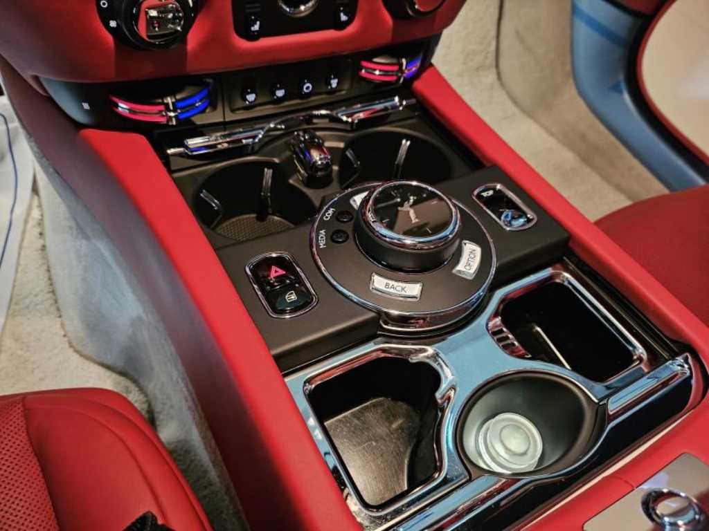 롤스로이스 던 6.6 V12 이미지 14
