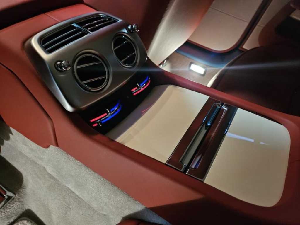 롤스로이스 던 6.6 V12 이미지 18
