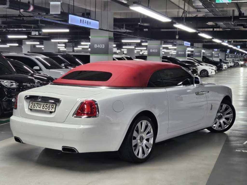 롤스로이스 던 6.6 V12 이미지 4