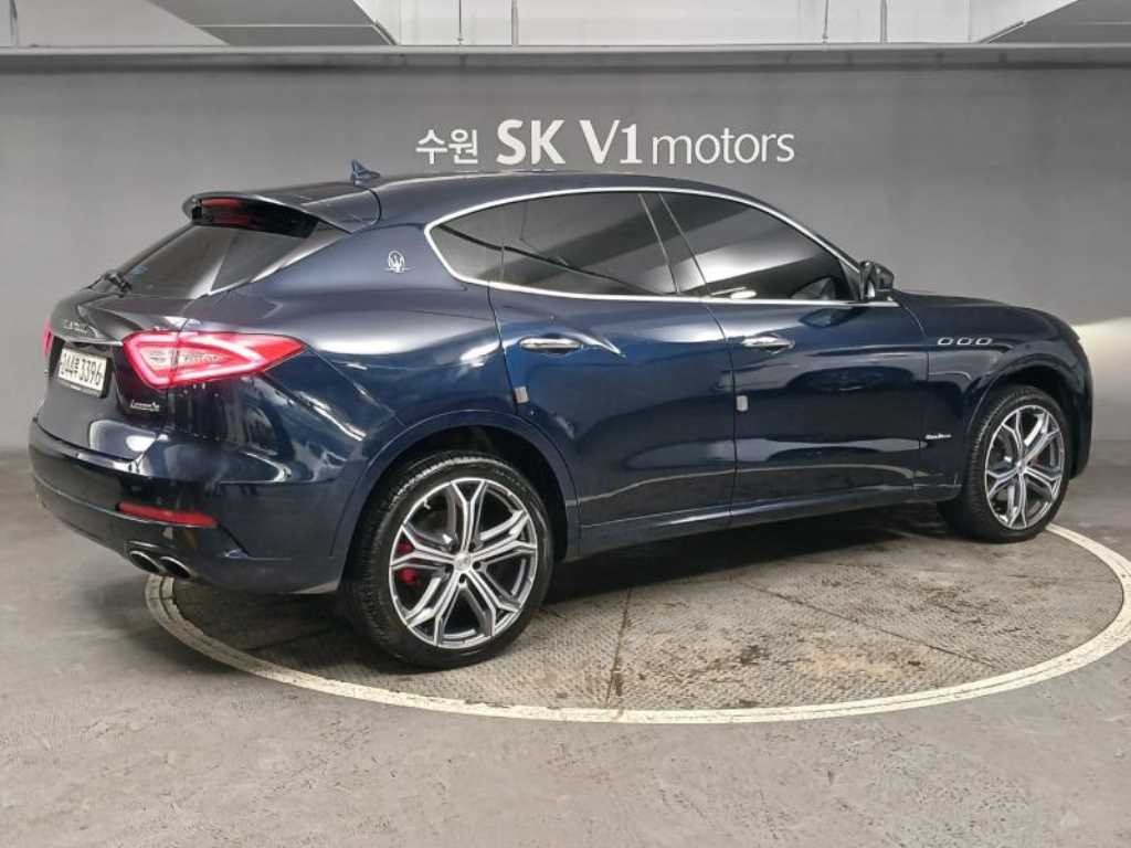 마세라티 르반떼 3.0  AWD 그란 루쏘 이미지 4