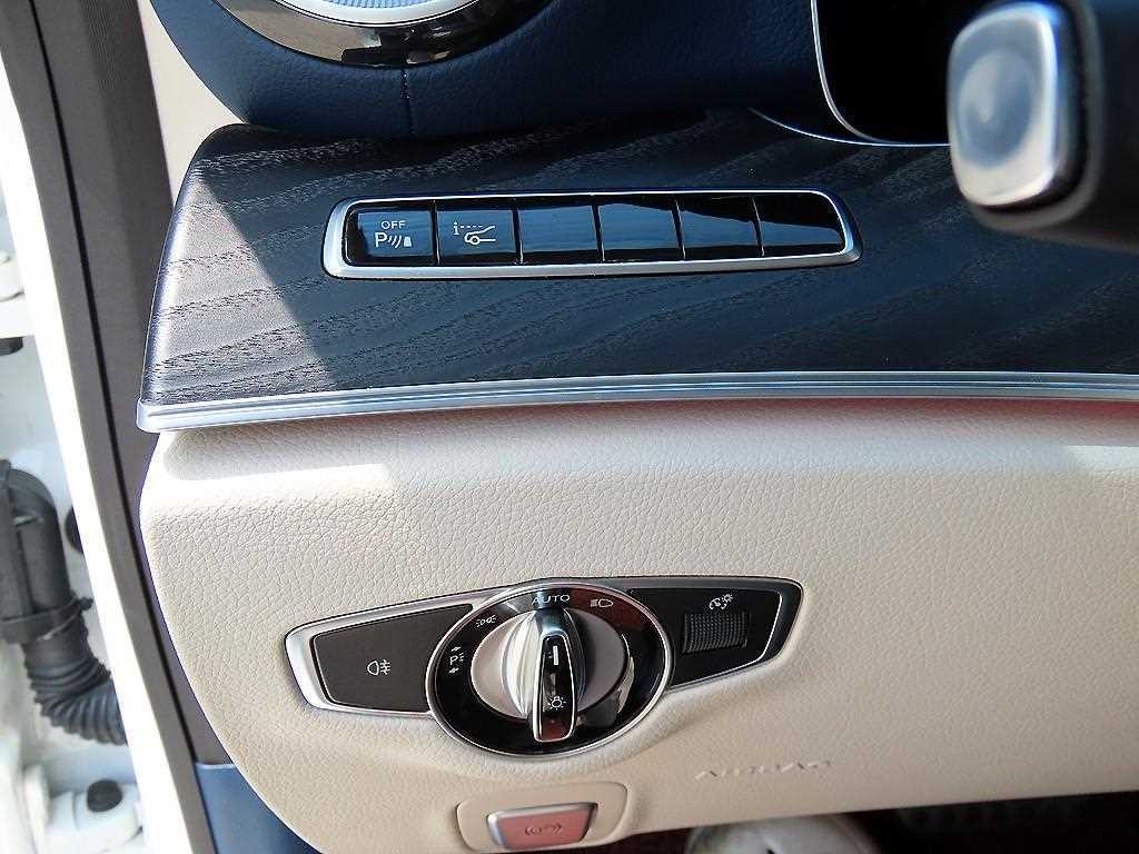 벤츠 E 클래스 E-클래스 W213 E220d 쿠페 이미지 13