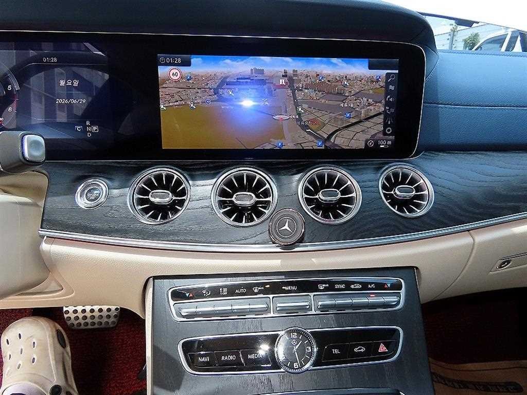 벤츠 E 클래스 E-클래스 W213 E220d 쿠페 이미지 15