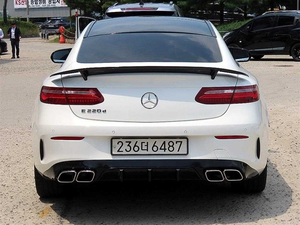 벤츠 E 클래스 E-클래스 W213 E220d 쿠페 이미지 5
