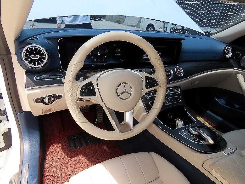 벤츠 E 클래스 E-클래스 W213 E220d 쿠페 이미지 7