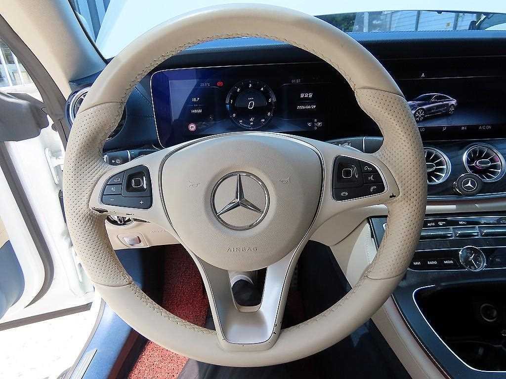벤츠 E 클래스 E-클래스 W213 E220d 쿠페 이미지 8