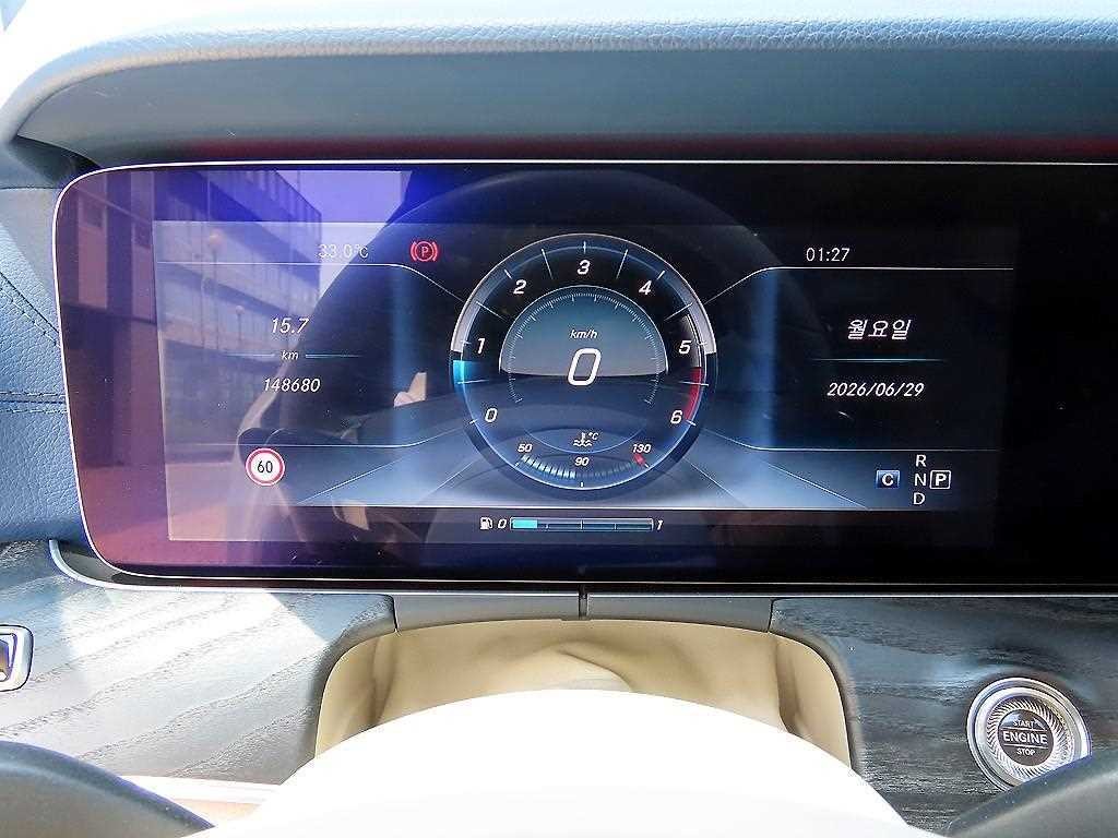 벤츠 E 클래스 E-클래스 W213 E220d 쿠페 이미지 9