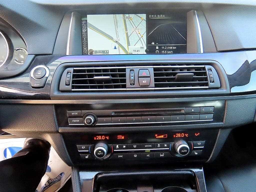 BMW 5시리즈 5시리즈 (F10) 520d xDrive 이미지 12