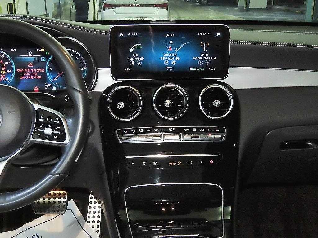 벤츠 GLC 클래스 GLC클래스 X253 GLC 300 e 4MATIC 이미지 11