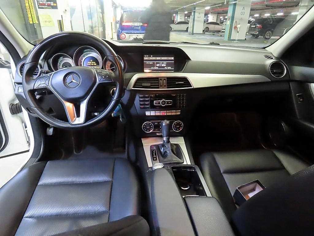벤츠 C 클래스 C클래스 W204 C200 CGI 아방가르드 이미지 10