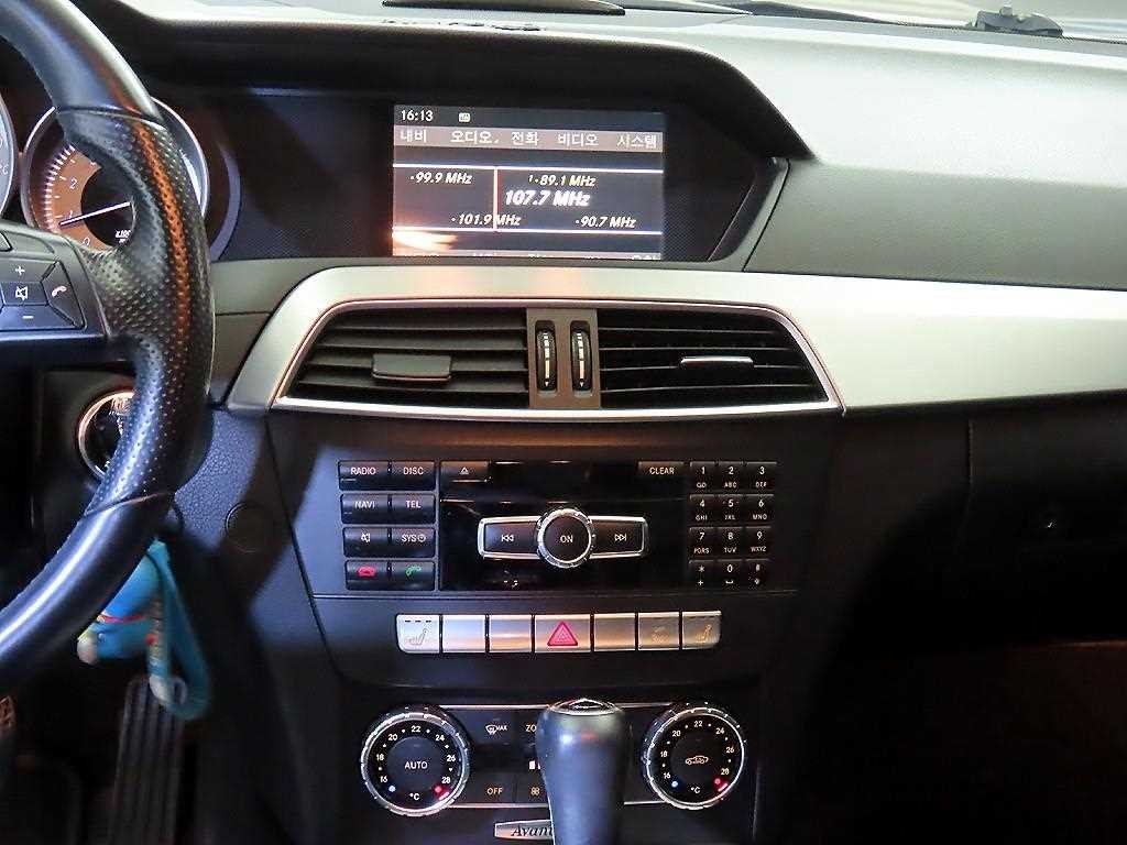 벤츠 C 클래스 C클래스 W204 C200 CGI 아방가르드 이미지 11