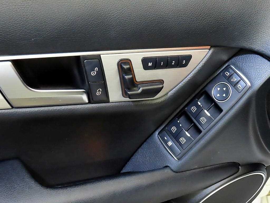 벤츠 C 클래스 C클래스 W204 C200 CGI 아방가르드 이미지 15