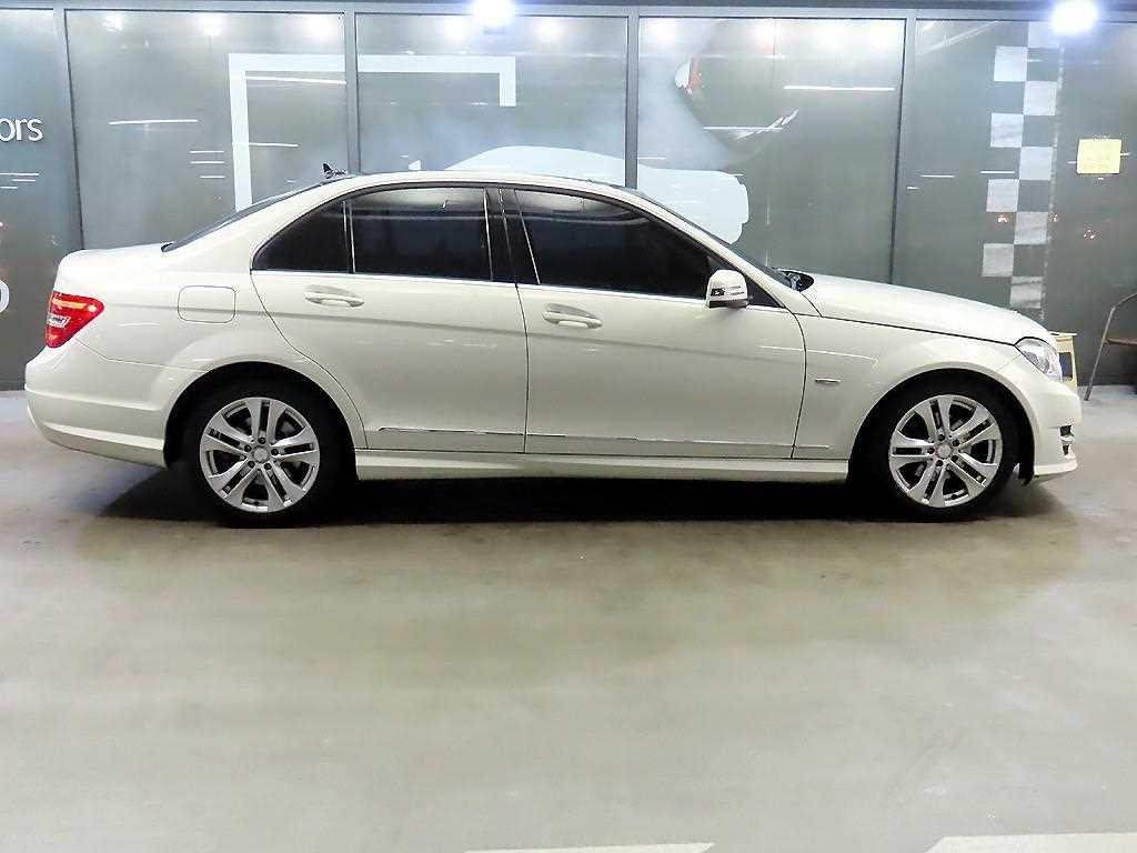 벤츠 C 클래스 C클래스 W204 C200 CGI 아방가르드 이미지 3