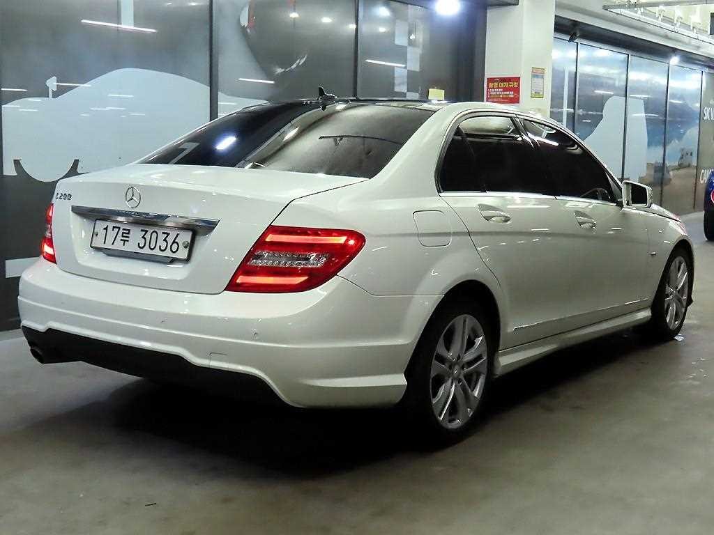 벤츠 C 클래스 C클래스 W204 C200 CGI 아방가르드 이미지 4