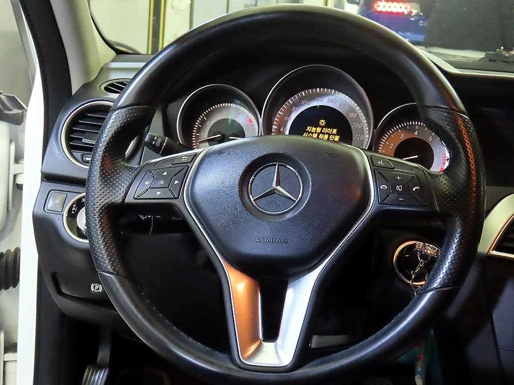 벤츠 C 클래스 C클래스 W204 C200 CGI 아방가르드 이미지 8