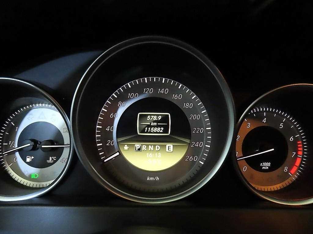 벤츠 C 클래스 C클래스 W204 C200 CGI 아방가르드 이미지 9