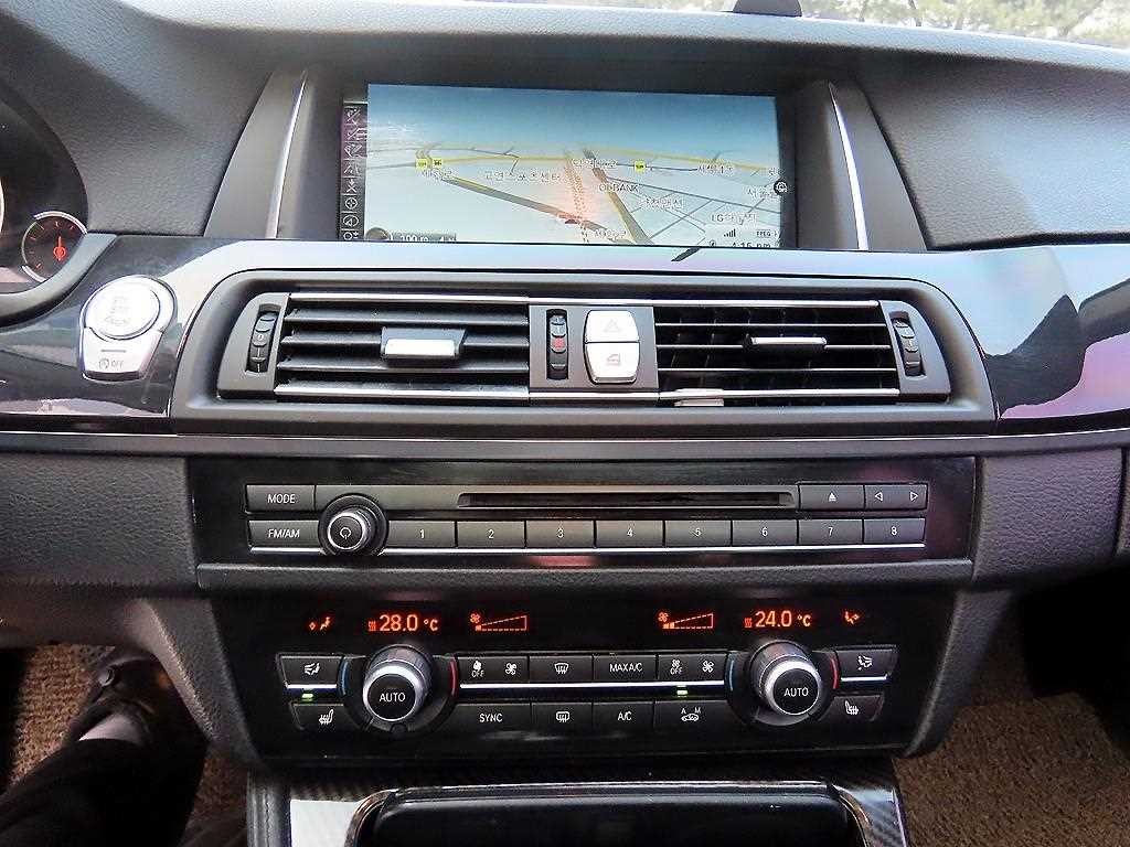 BMW 5시리즈 5시리즈 (F10) 520d xDrive 이미지 12