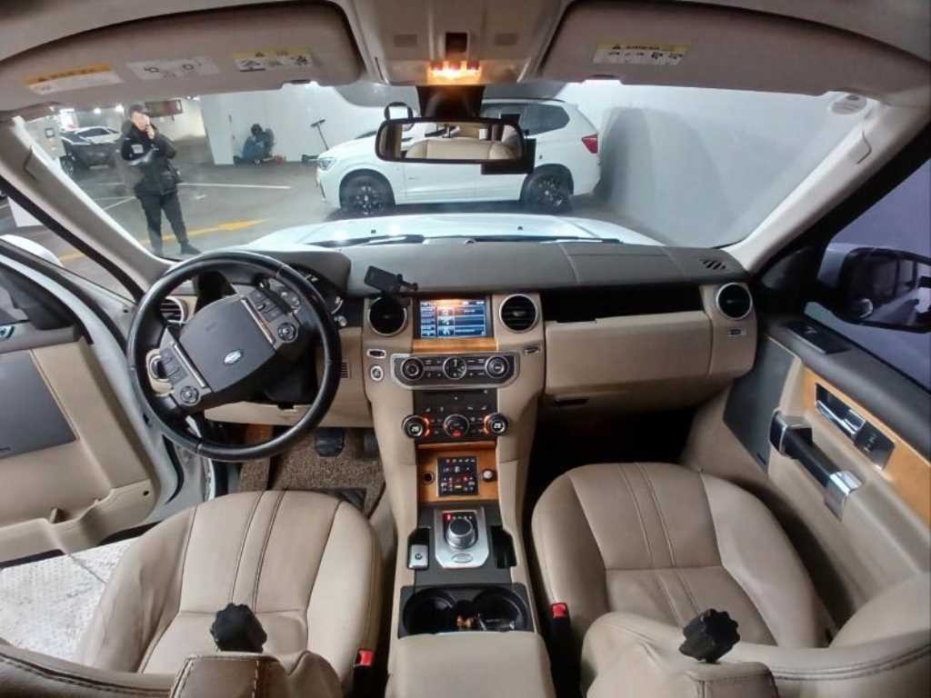랜드로버 디스커버리 디스커버리4 3.0 SDV6 SE 이미지 6