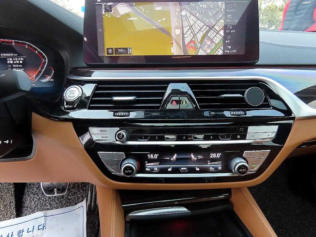 BMW 5시리즈 5시리즈 (G30) 520i M 스포츠 이미지 13
