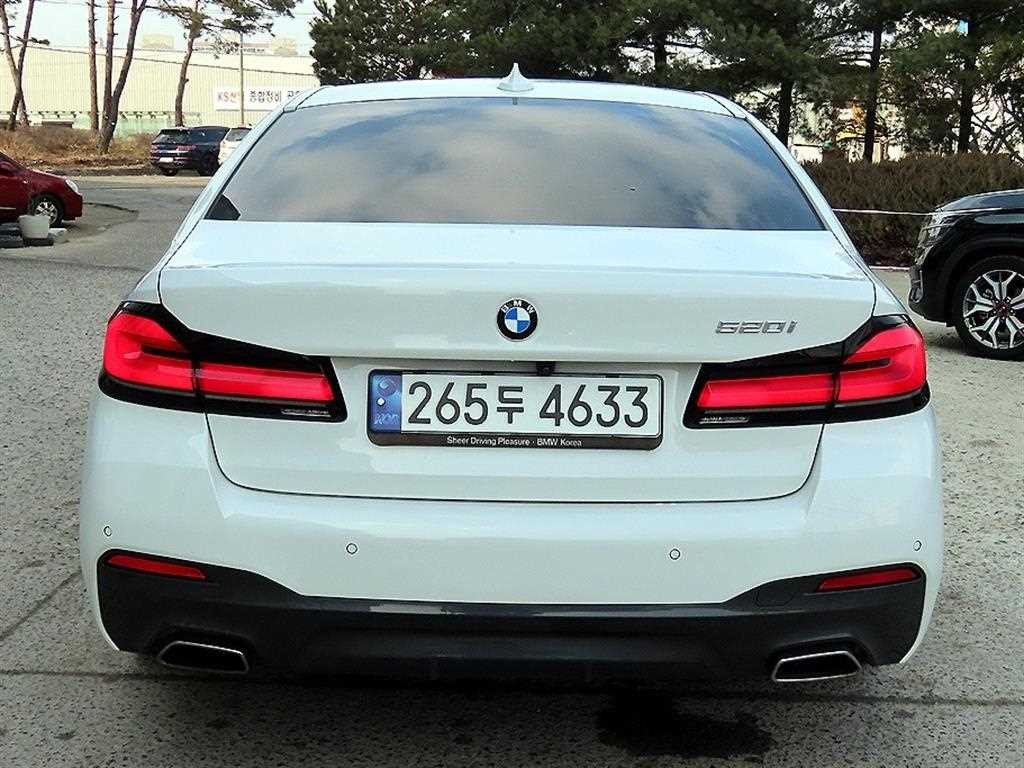 BMW 5시리즈 5시리즈 (G30) 520i M 스포츠 이미지 4